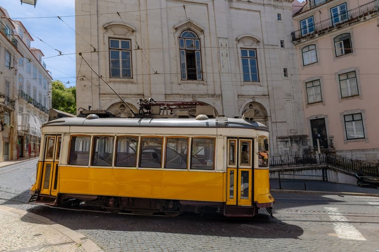 Lizbon'da ikonik sarı tramvay